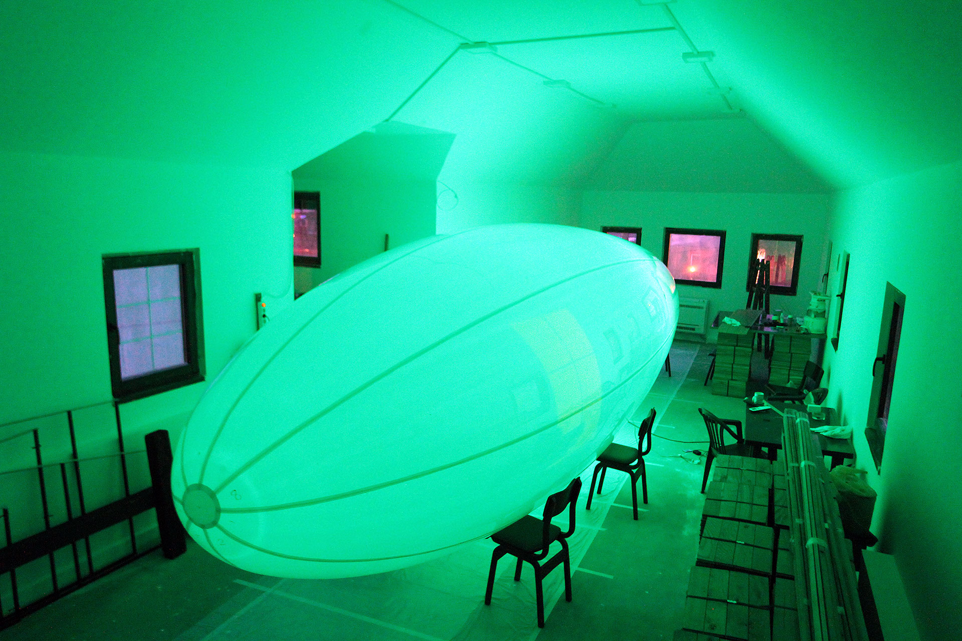 10-m-rc-blimp---internal-rgb-green-light